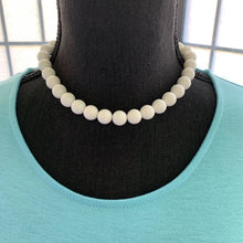 Load image into Gallery viewer, A White Pearl Necklace With Earrings