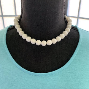 A White Pearl Necklace With Earrings