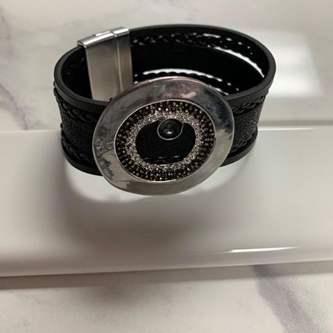 A Black With Silver Circle Magnetic Bracelet