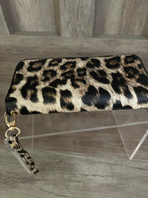 Load image into Gallery viewer, Trendy Brown Cheetah Wallet/Wristlet